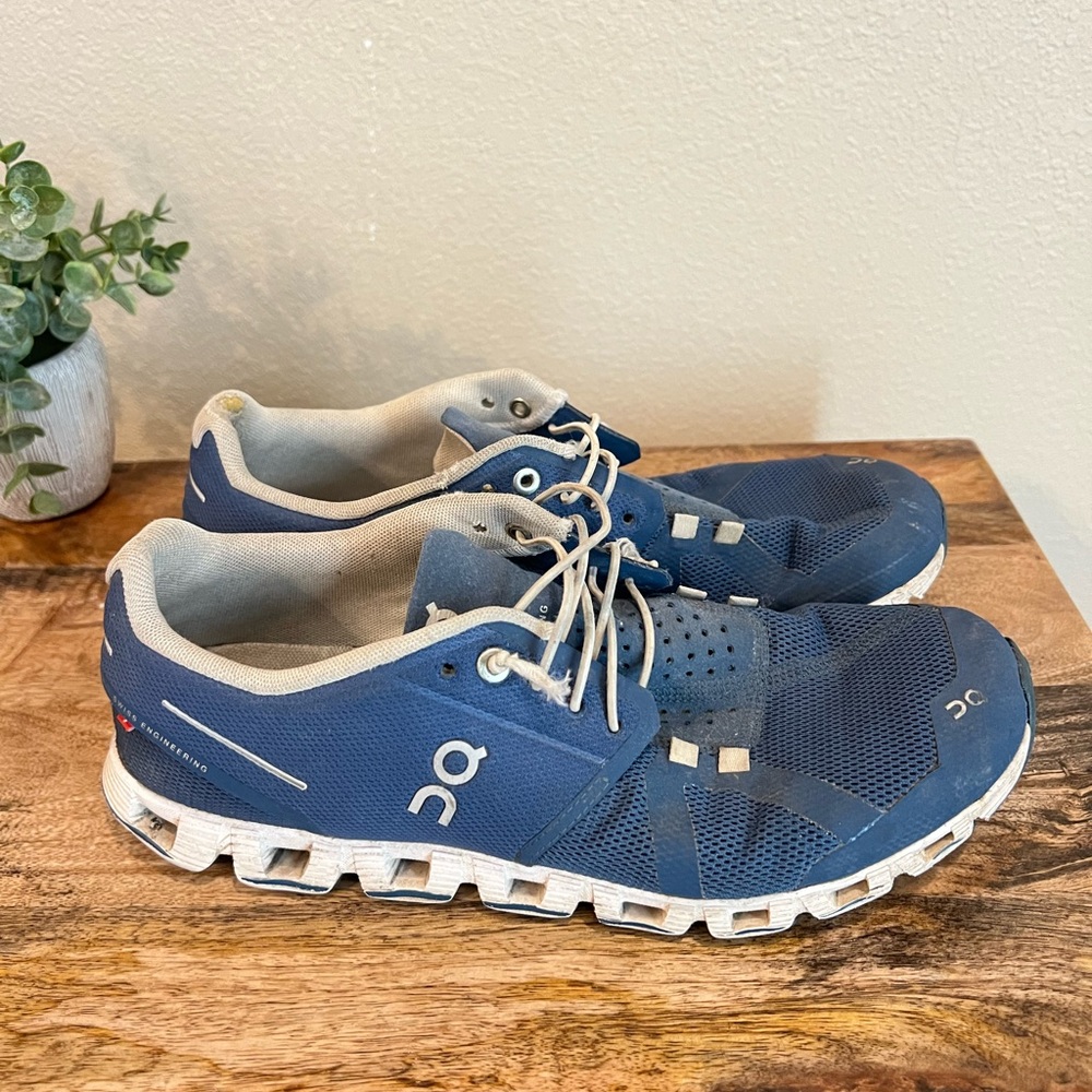 On Running Cloud Running Shoes Navy Blue White Womens Size 10